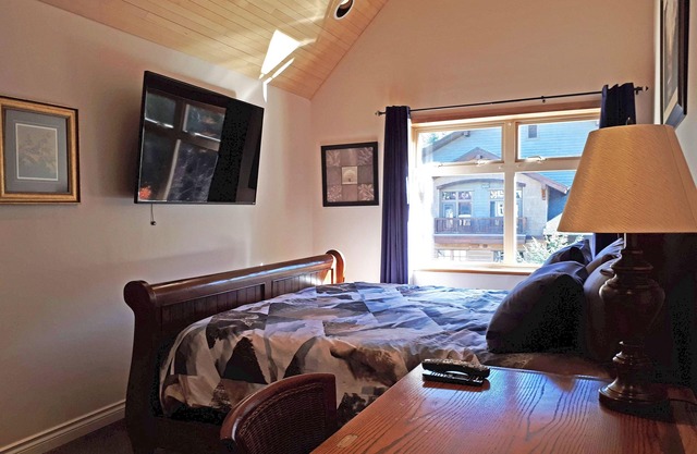 Lake Placid Lodge, Creekside, Ski In , Ski Out, 80 Steps To The Lift
