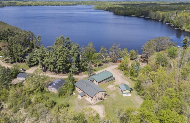 Lake Side Resort! 3 Buildings, sleeps 57! Sandy Beach, Game Room & More!