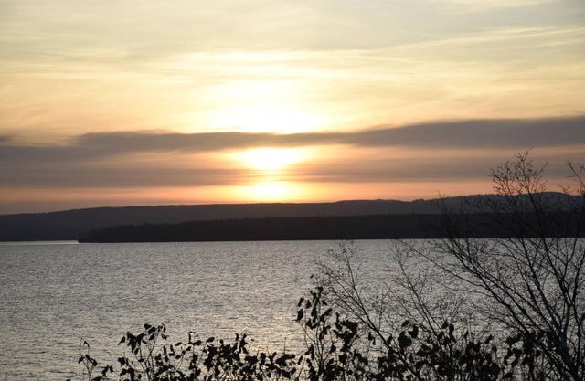 Lake Superior Direct Lakefront! Early September Weekend Openings!