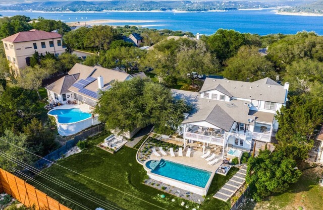 Lake Travis Bachelorette Pad: Pool, Hot Tub & Fun, Game Room