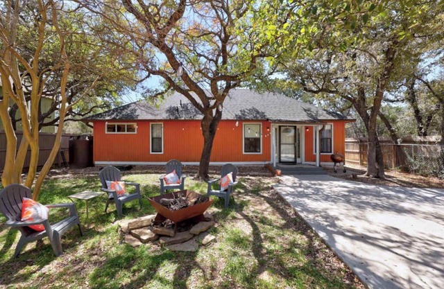 Lake Travis Stylish Retreat for Groups