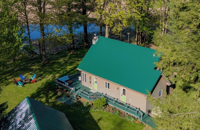 Lake View Cozy Stays for Every Adventure, Live Like a Local,Next 2 Fishing Site.