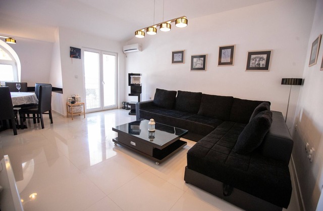 Lake View Double Balcony City Center APT in Ohrid