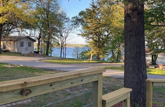 Lake view in Disney! Ride to trails; 1/2 mile to boat ramp. New remodel!
