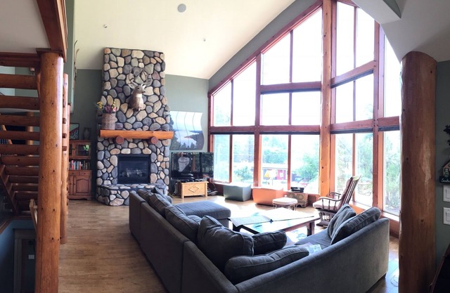 LAKE VIEW Mountain house w/HOT TUBn