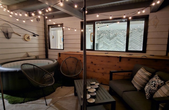 Lake views, backyard oasis, minute from beach, private, late-century modern home
