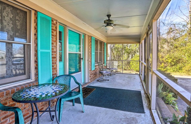 Lake Waccamaw Home w/Fenced Yard & Shared Pier!