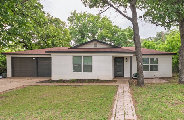 Lake Worth Retreat Near Parks and Shops