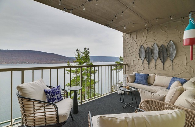 Lakefront Canandaigua Condo w/Stunning Views