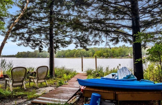 Lakefront/Firepit/Fireplace/Pet Friendly!
