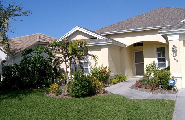 Lakefront home with pool, tennis,golf close to beach, restaurants & shopping