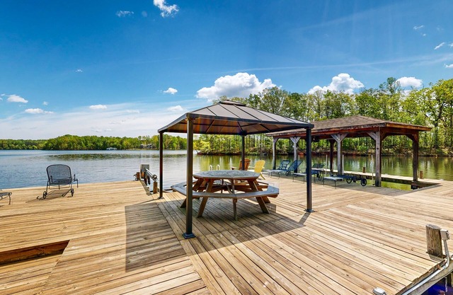 Lakefront home with two kitchens, a dock, firepit, & pontoon