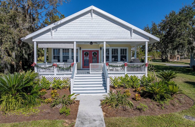 Lakefront Howell Bungalow on Crooked Lake, built in 1929, renovated in 2024