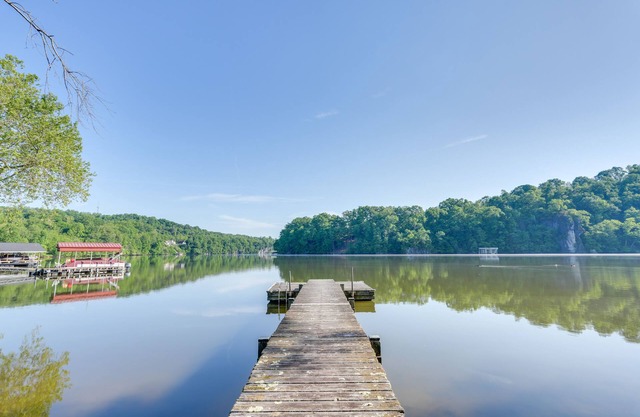 Lakefront Kingsport Home w/Private Hot Tub!
