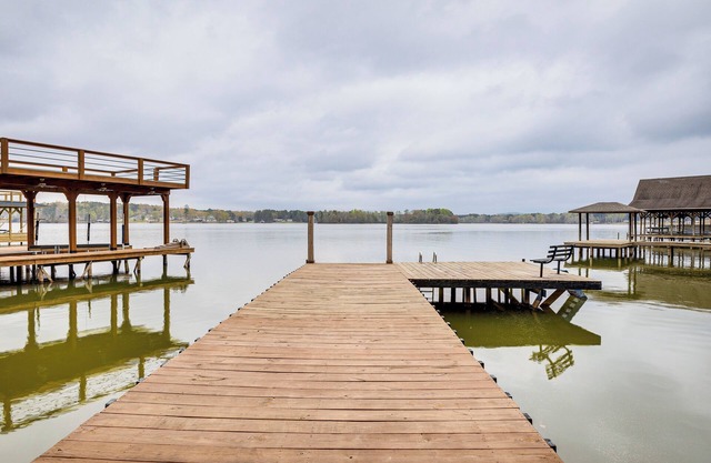 Lakefront Leesburg Home w/Private Dock & Ramp!
