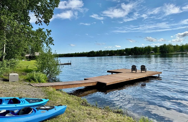 Lakefront Log Home - dock, kayaks, paddle boards, fire pit