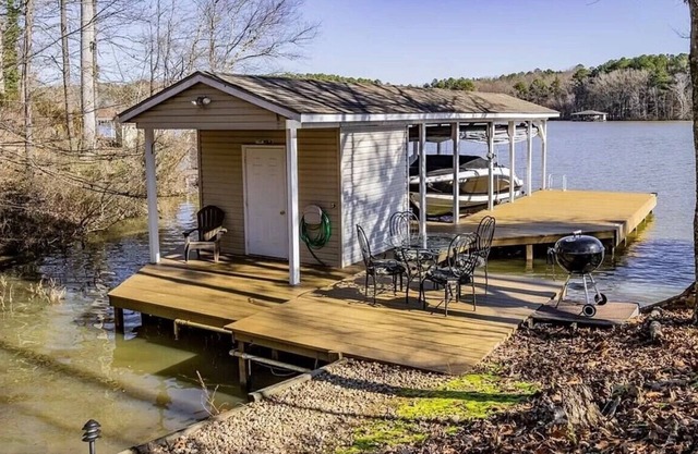 Lakefront, Private Dock, Quiet Cove- Lake Gaston-nNew Rental as of 2024