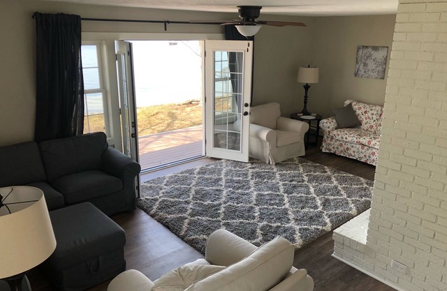 Lakefront property with A/C sleeps 8 with onsite pontoon available to rent.