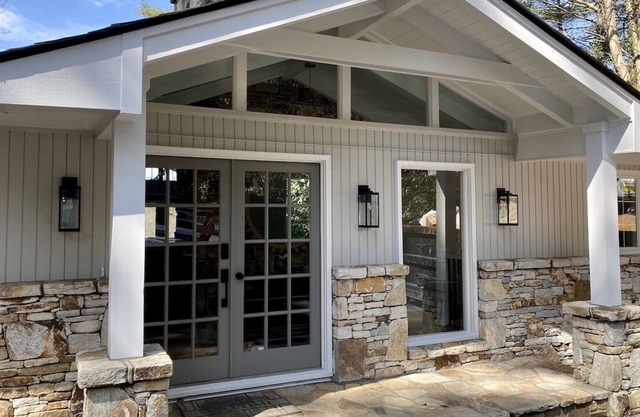 LAKEFRONT PROPERTY | DANCING BEAR