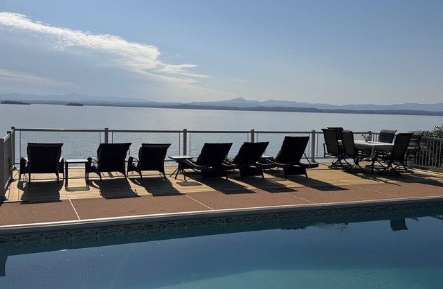 Lakefront retreat in Willsboro - 6 bedrooms, 5 bathrooms