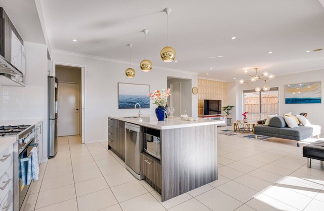 Lakefront villa with a spacious panoramic balcony in Sanctuary Lakes