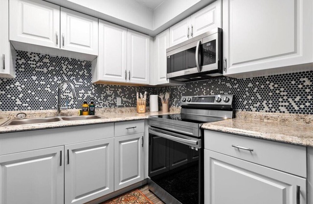 Lakeside 1BR Oasis