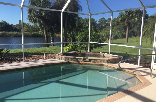 Lakeside home on golf course - south facing pool & deck - Rotonda West, Florida