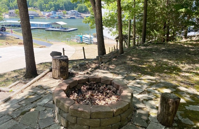 Lakeside home with new furniture, swimming pool & other resort amenities.