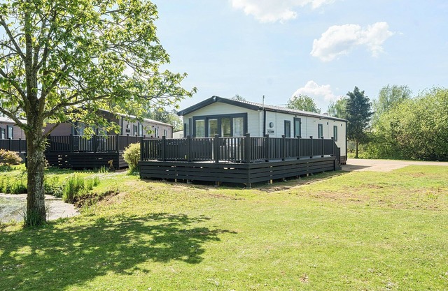 LAKESIDE LULLABY - BILLING AQUADROME in Billing Aquadrome Holiday Park