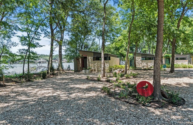 Lakeside retreat on a private peninsula with firepit nights, hot tub, and more!