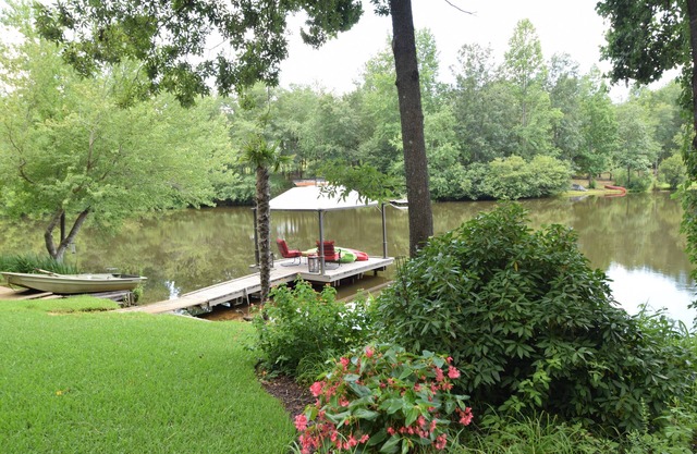 Lakeside Retreat - Tranquil Escape Minutes from Aiken, Augusta & Stable View.
