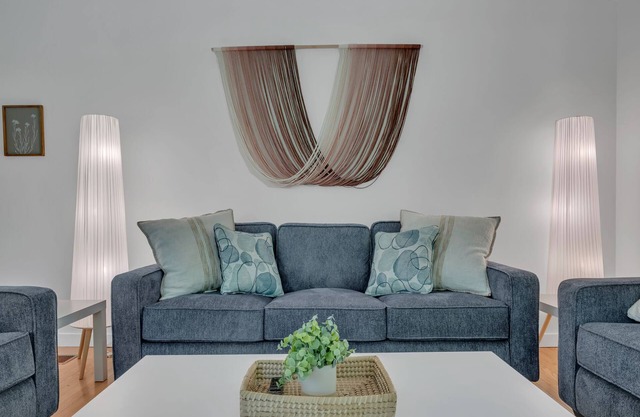 Lakeview, 3-Bedroom Cottage, newly renovated