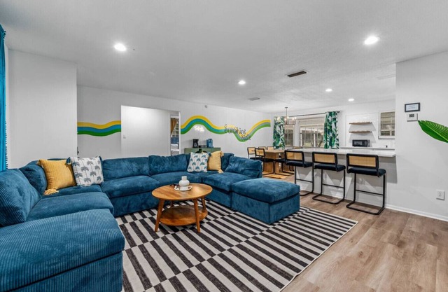 Lakeview 3BR Retreat/Pool, Game Room & Fireplace