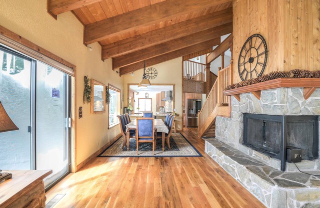 Lakeview, 4200sqft, EVcharger, fireplace, office+GameRoom, KingsBeach, Northstar