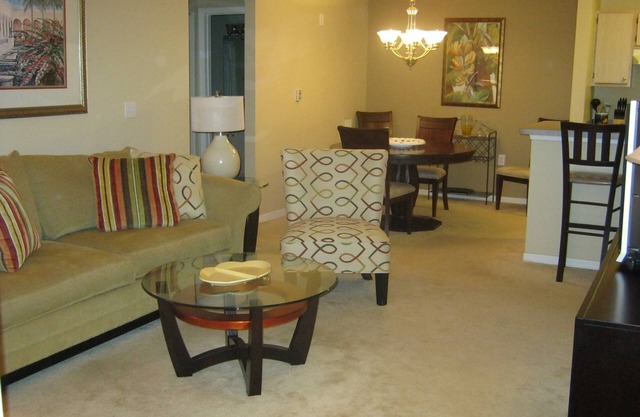 Lakewood Ranch Lakeside Condo Close to Shops and Restaurants