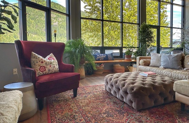 Lamplighter Grand Loft - contemporary open design & walk anywhere!