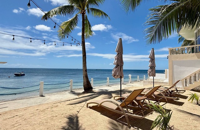 Lanas Beach Resort - Carabao Island