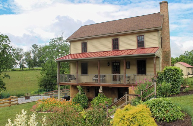 Lancaster co. farmhouse in the heart of amish country