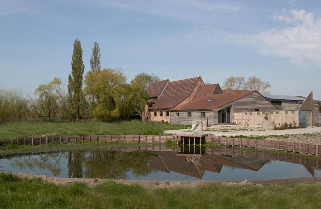 Landelijk vakantiehuis in Diksmuide met een tuin en vijver