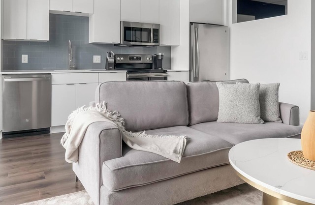 Landing at Arya Peachtree - Studio in Buckhead