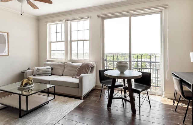 Landing at Carson Street Towers - Studio in Dow...