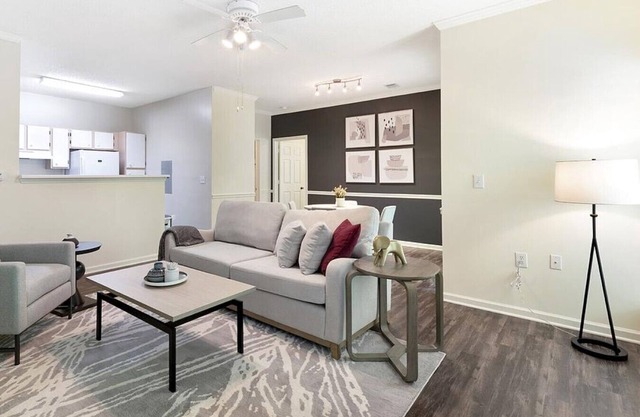 Landing at Crowne Park Apartments - 2 Bedrooms in Downtown Winston Salem