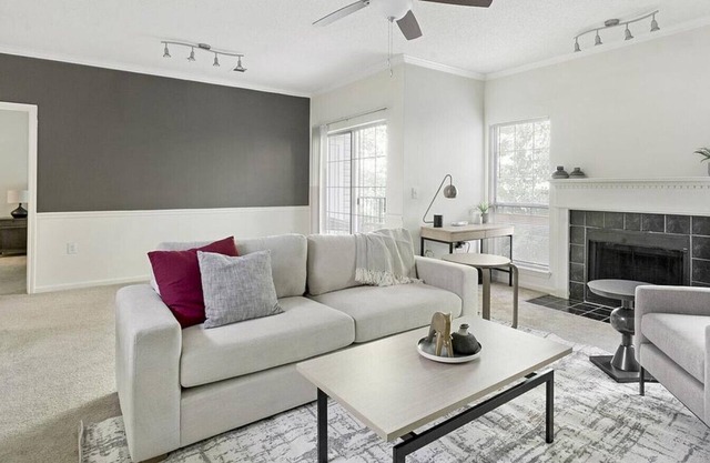 Landing at Crowne Park Apartments - 2 Bedrooms in Downtown Winston Salem