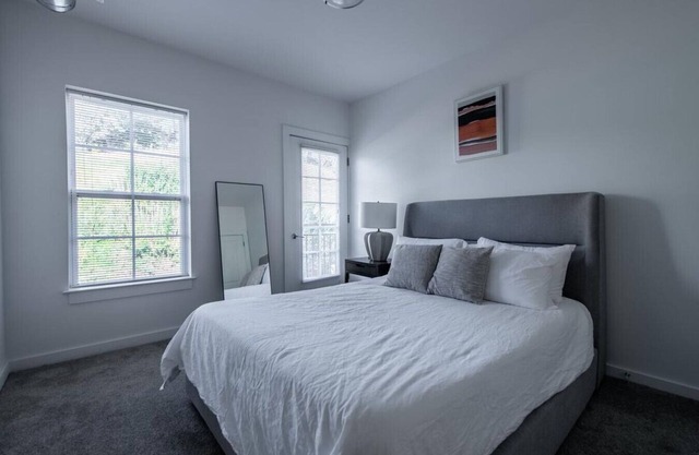 Landing at Vida East - 1 Bedroom in Church Hill