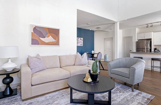 Landing | Beautiful 3BD, Pool, Gym