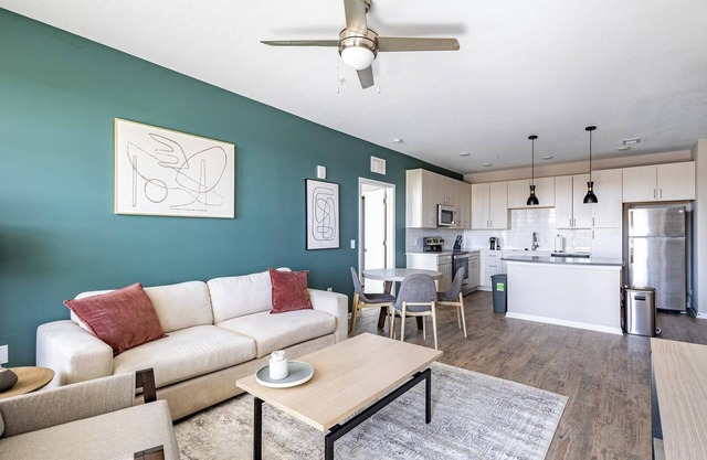 Landing | Chic 2BD, Clubhouse, Pool