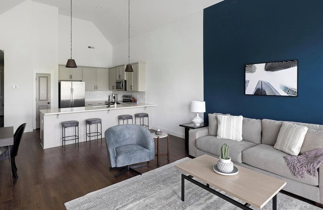 Landing | Chic 2BD, Clubhouse, Gym