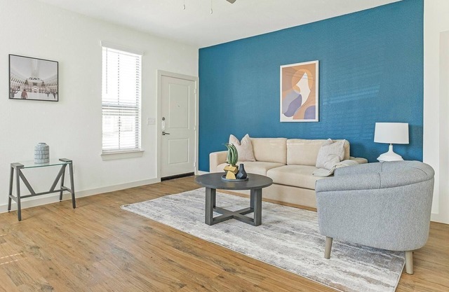 Landing | Spectacular 3BD, Pool, Gym