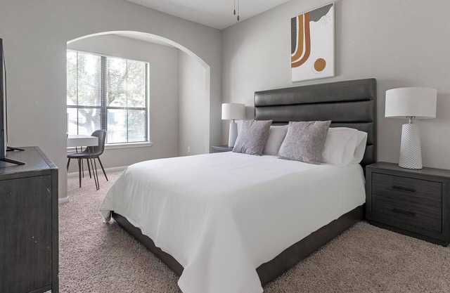 Landing | Stunning 1BD, Gym, Pool