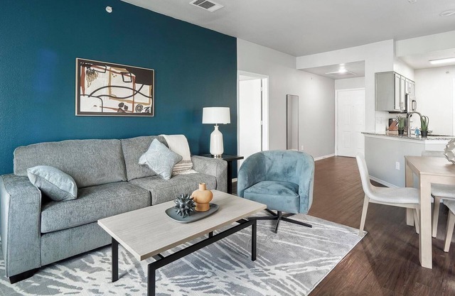 Landing | Stunning 2BD, Clubhouse, Pool